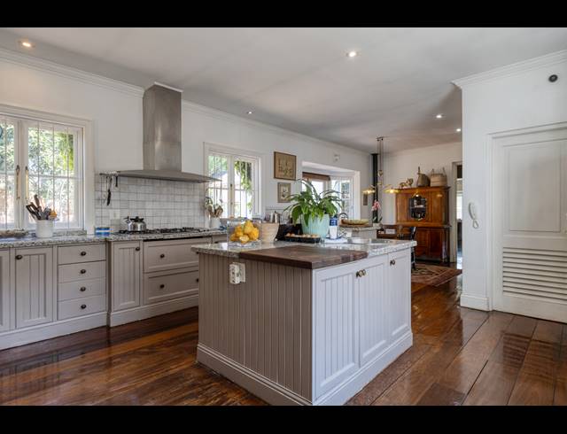 5 BEDROOM FREEHOLD FOR SALE IN CHARTWELL